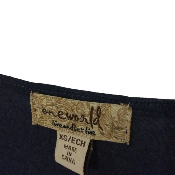 One World Navy Criss Cross V Neck Minimalist Style 3/4 Sleeved Soft NWT Top XS - Picture 4 of 10